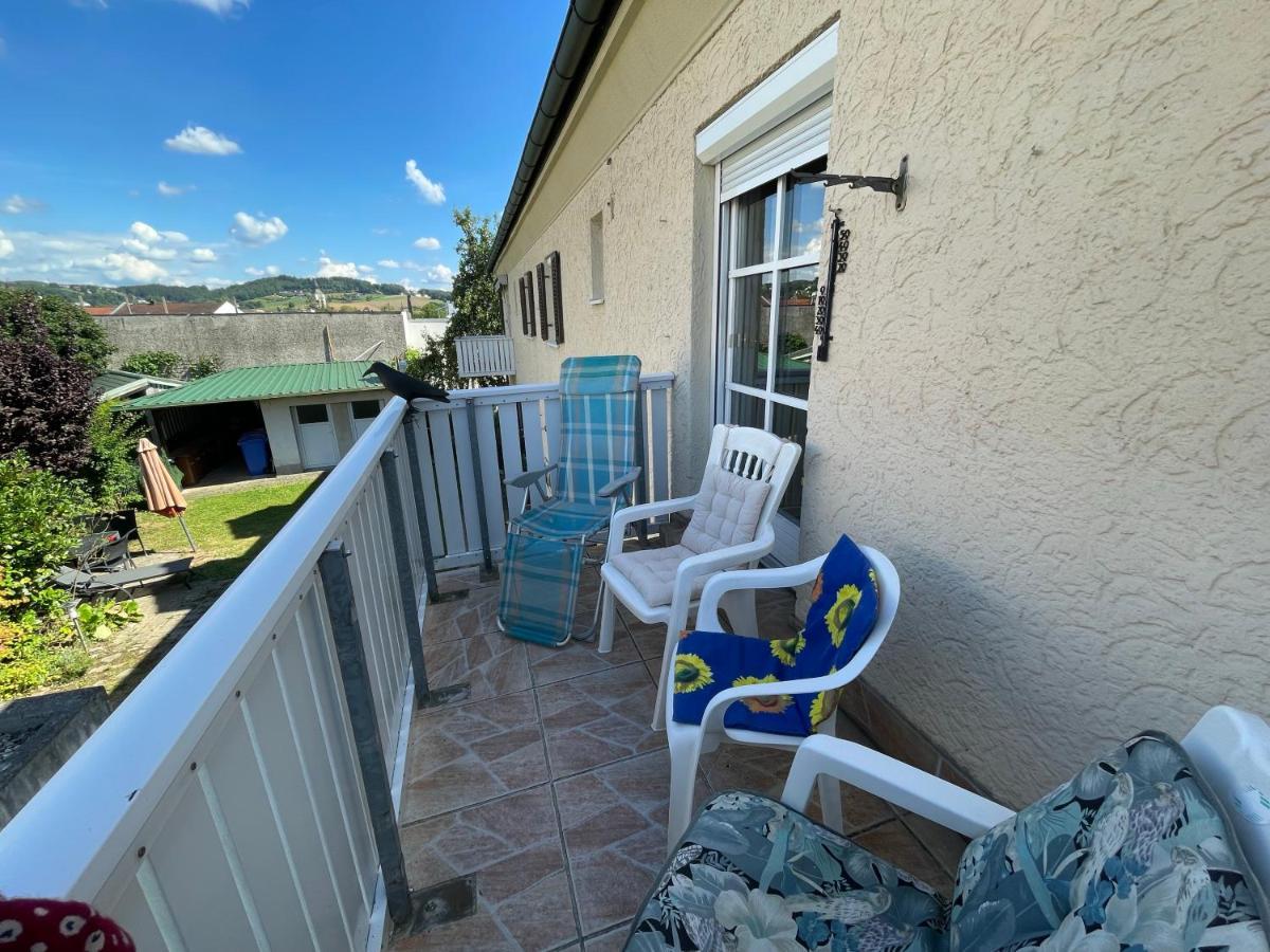 Schoene Ferienwohnung In Bahnhofsnaehe Fuer Urlaub, Studium Oder Arbeit Deggendorf Buitenkant foto