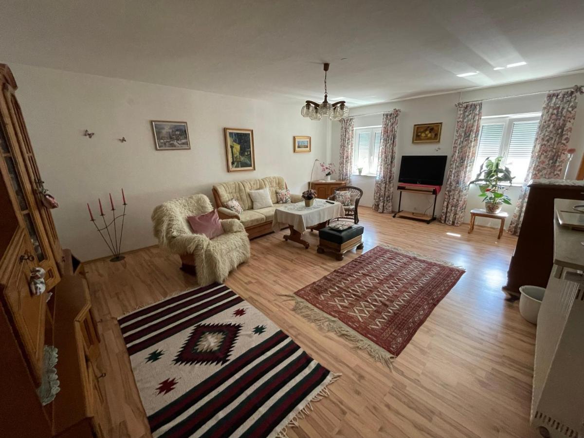 Schoene Ferienwohnung In Bahnhofsnaehe Fuer Urlaub, Studium Oder Arbeit Deggendorf Buitenkant foto