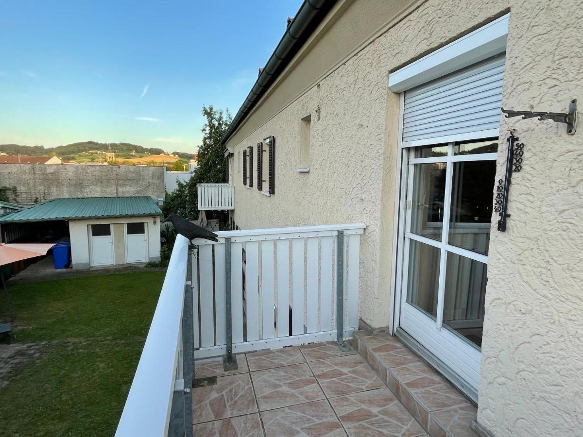 Schoene Ferienwohnung In Bahnhofsnaehe Fuer Urlaub, Studium Oder Arbeit Deggendorf Buitenkant foto