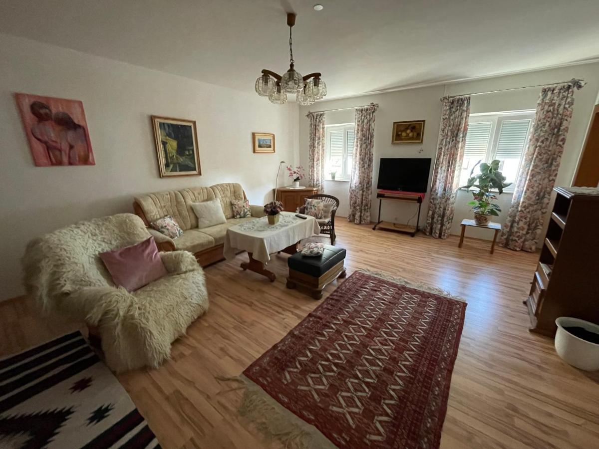 Schoene Ferienwohnung In Bahnhofsnaehe Fuer Urlaub, Studium Oder Arbeit Deggendorf Buitenkant foto
