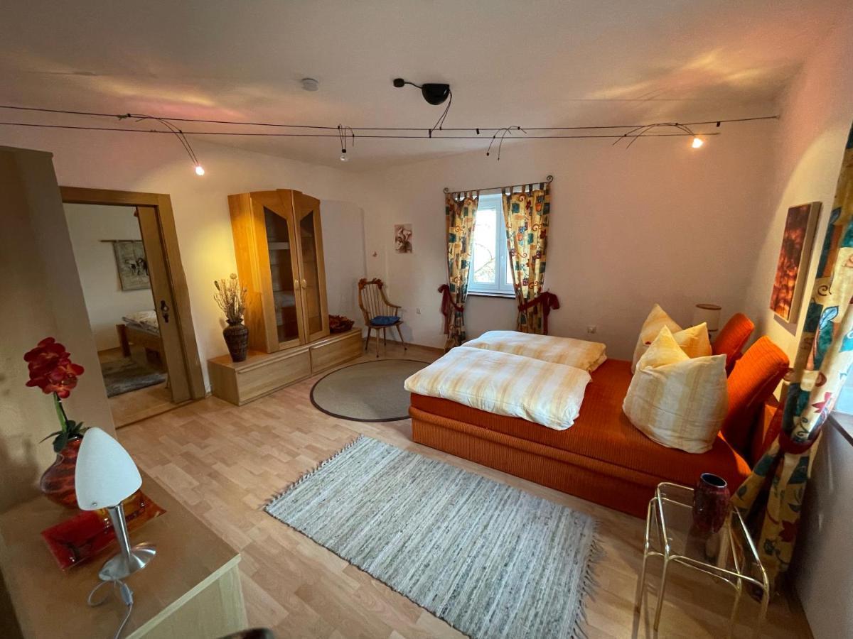 Schoene Ferienwohnung In Bahnhofsnaehe Fuer Urlaub, Studium Oder Arbeit Deggendorf Buitenkant foto