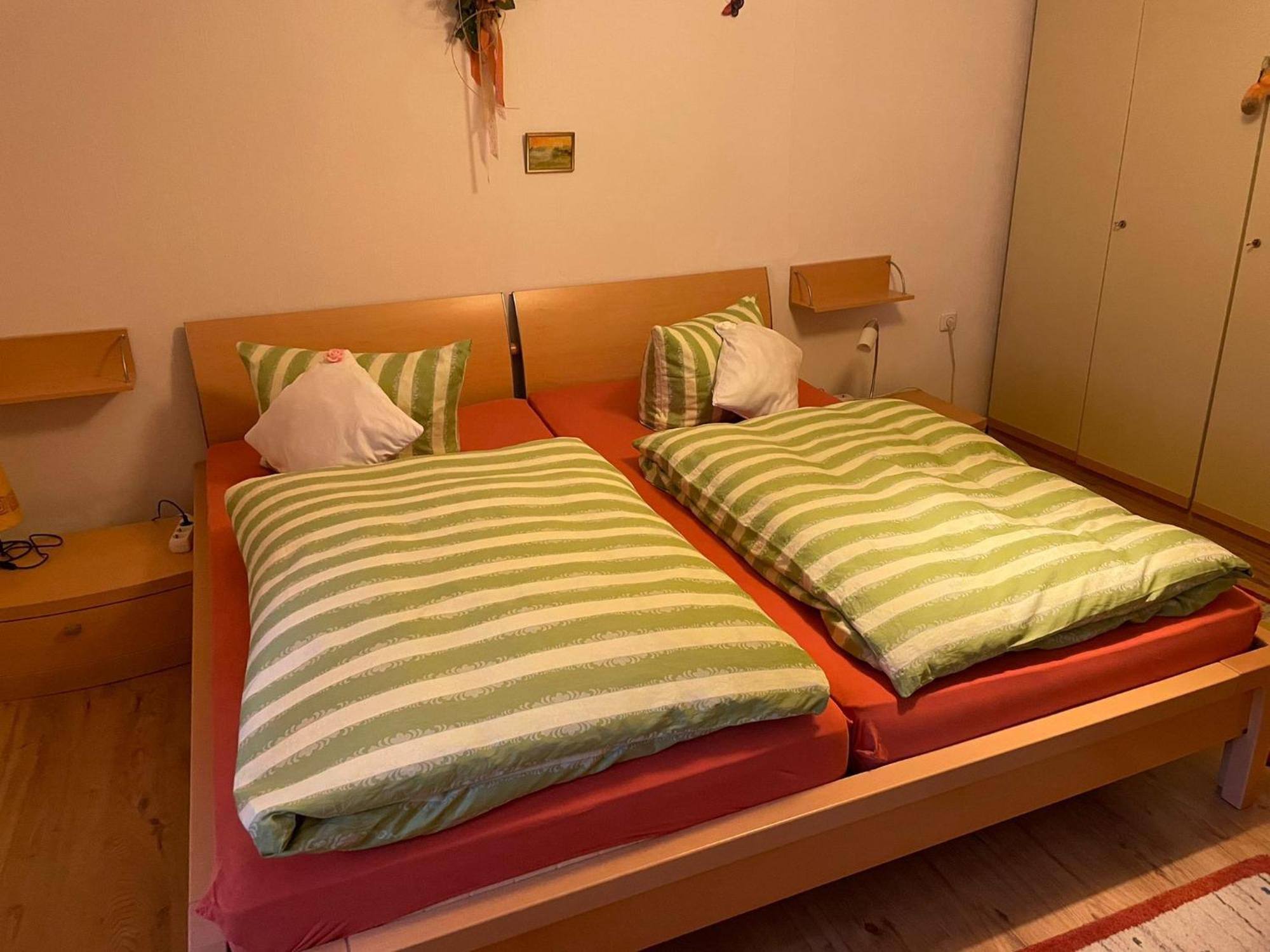 Schoene Ferienwohnung In Bahnhofsnaehe Fuer Urlaub, Studium Oder Arbeit Deggendorf Buitenkant foto