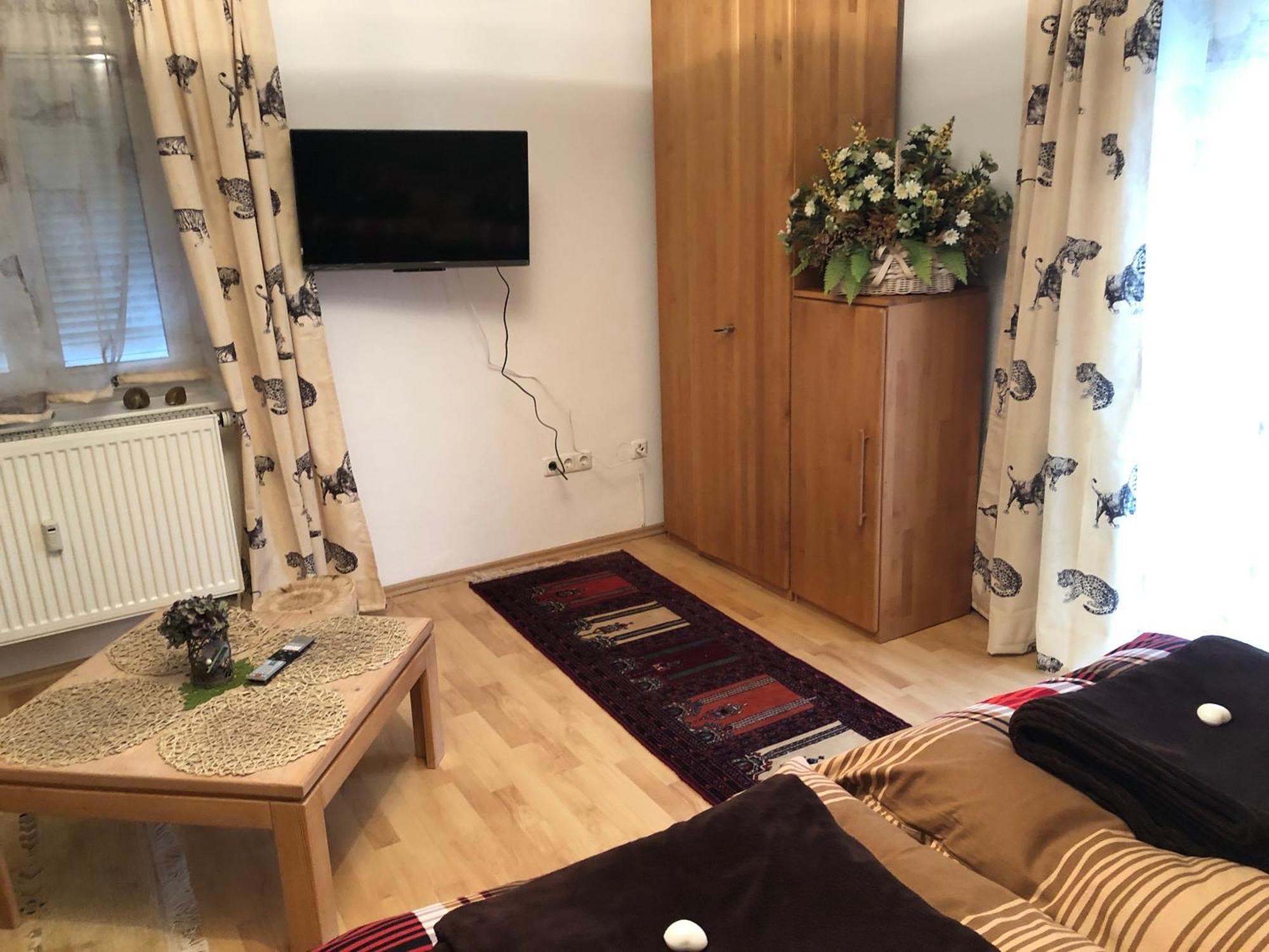 Schoene Ferienwohnung In Bahnhofsnaehe Fuer Urlaub, Studium Oder Arbeit Deggendorf Buitenkant foto