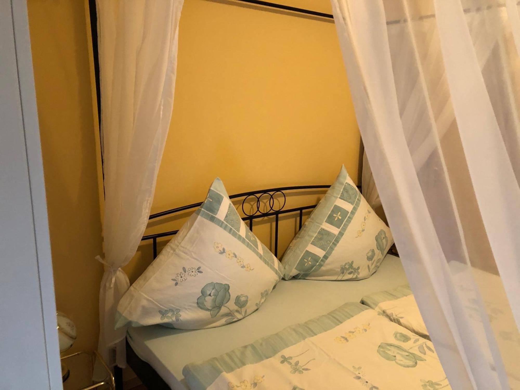 Schoene Ferienwohnung In Bahnhofsnaehe Fuer Urlaub, Studium Oder Arbeit Deggendorf Buitenkant foto