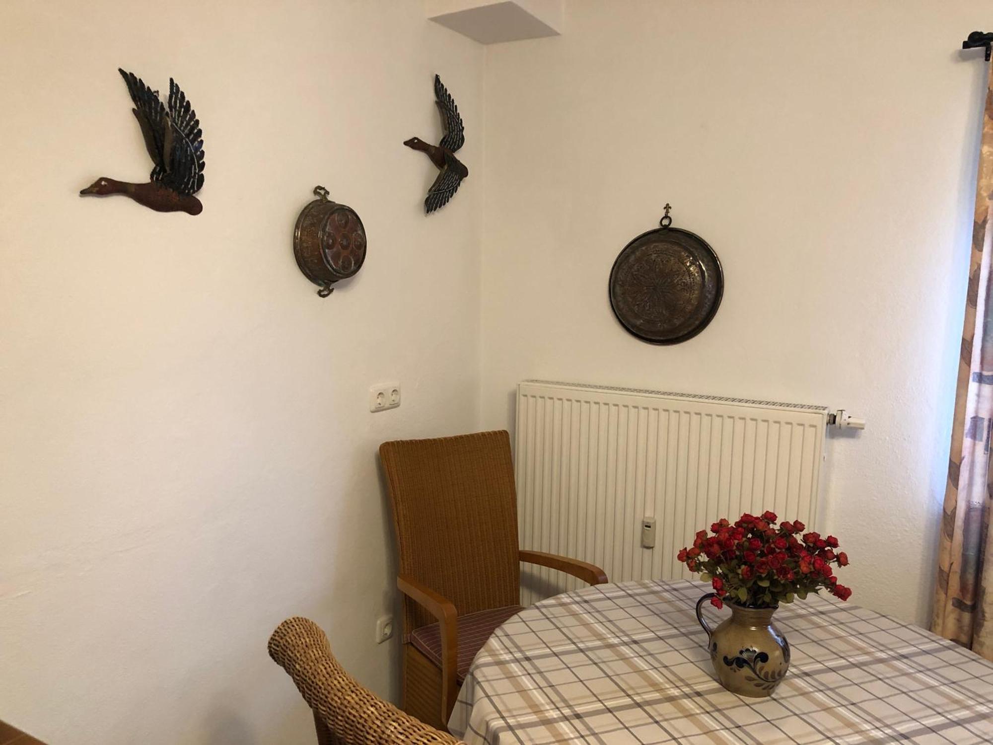Schoene Ferienwohnung In Bahnhofsnaehe Fuer Urlaub, Studium Oder Arbeit Deggendorf Buitenkant foto