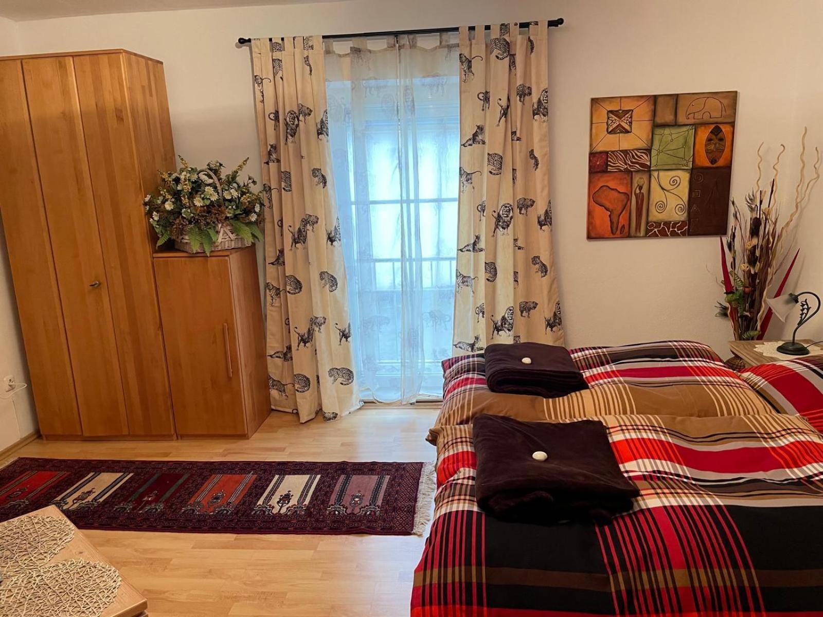 Schoene Ferienwohnung In Bahnhofsnaehe Fuer Urlaub, Studium Oder Arbeit Deggendorf Buitenkant foto
