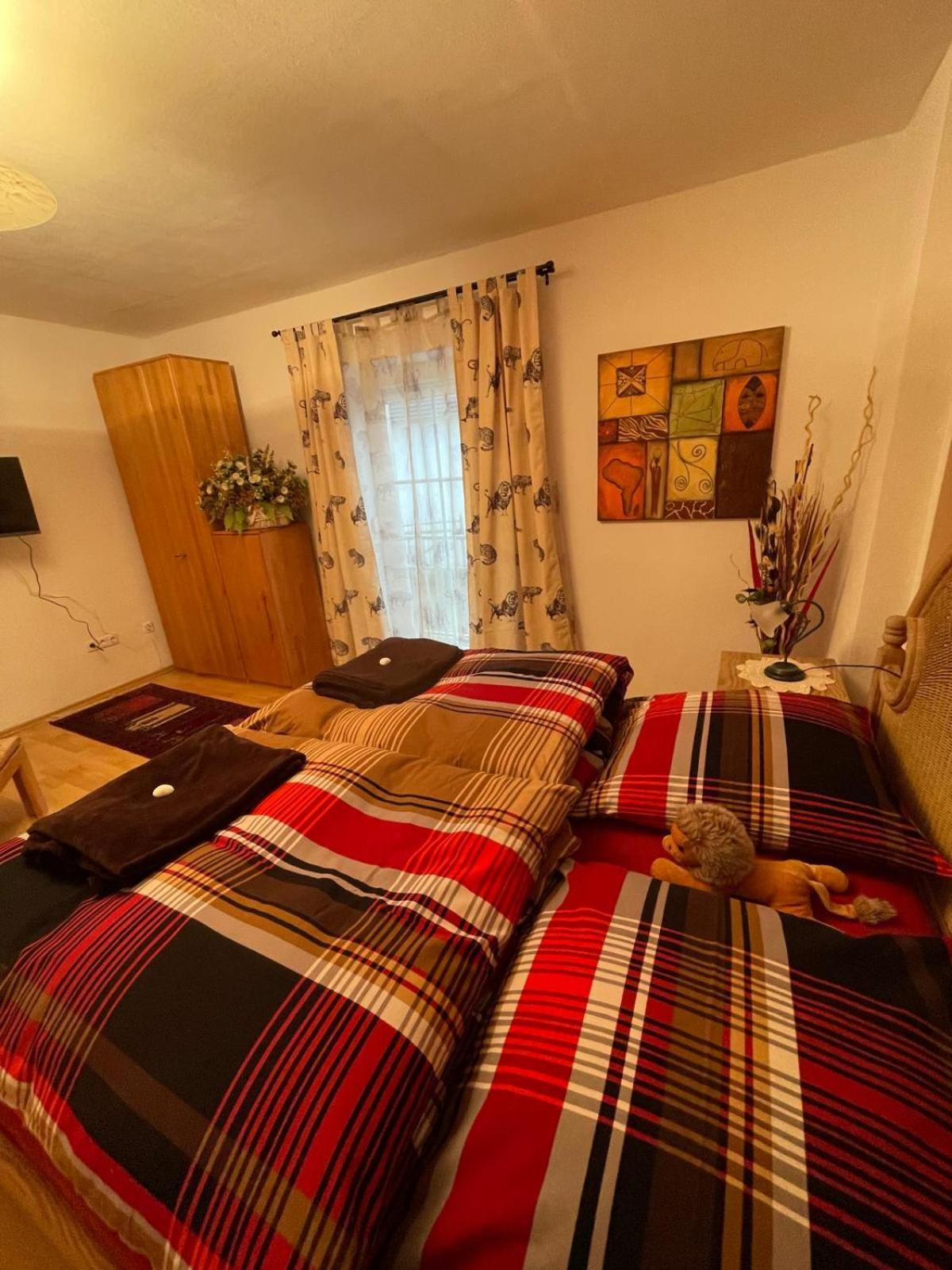 Schoene Ferienwohnung In Bahnhofsnaehe Fuer Urlaub, Studium Oder Arbeit Deggendorf Buitenkant foto