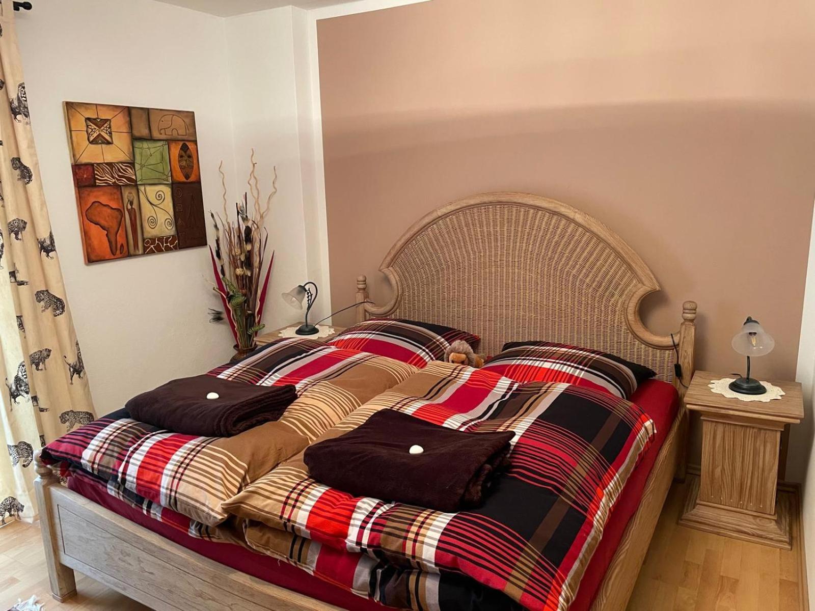 Schoene Ferienwohnung In Bahnhofsnaehe Fuer Urlaub, Studium Oder Arbeit Deggendorf Buitenkant foto