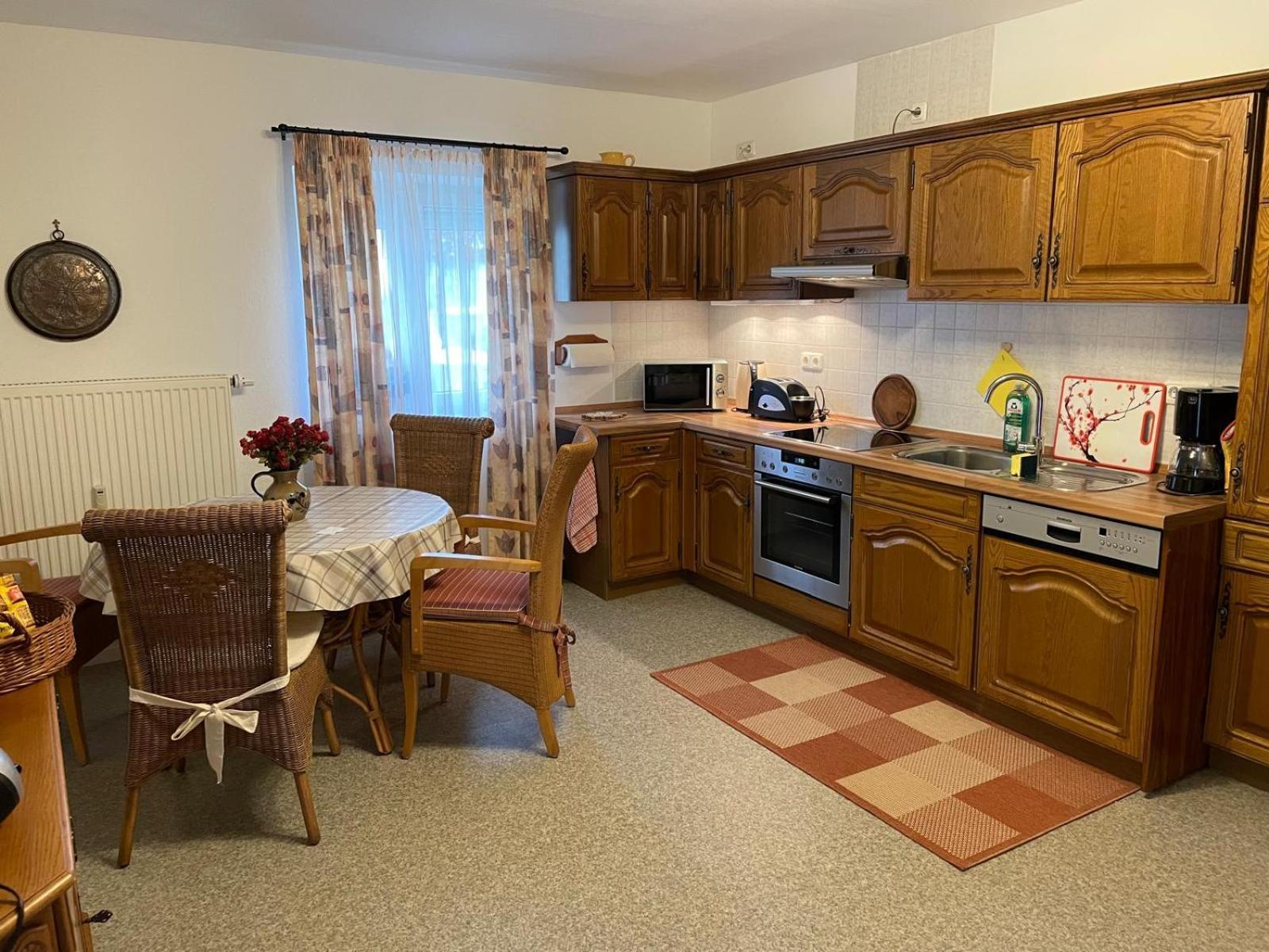 Schoene Ferienwohnung In Bahnhofsnaehe Fuer Urlaub, Studium Oder Arbeit Deggendorf Buitenkant foto