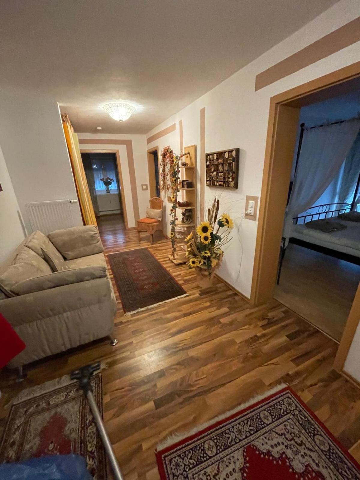 Schoene Ferienwohnung In Bahnhofsnaehe Fuer Urlaub, Studium Oder Arbeit Deggendorf Buitenkant foto