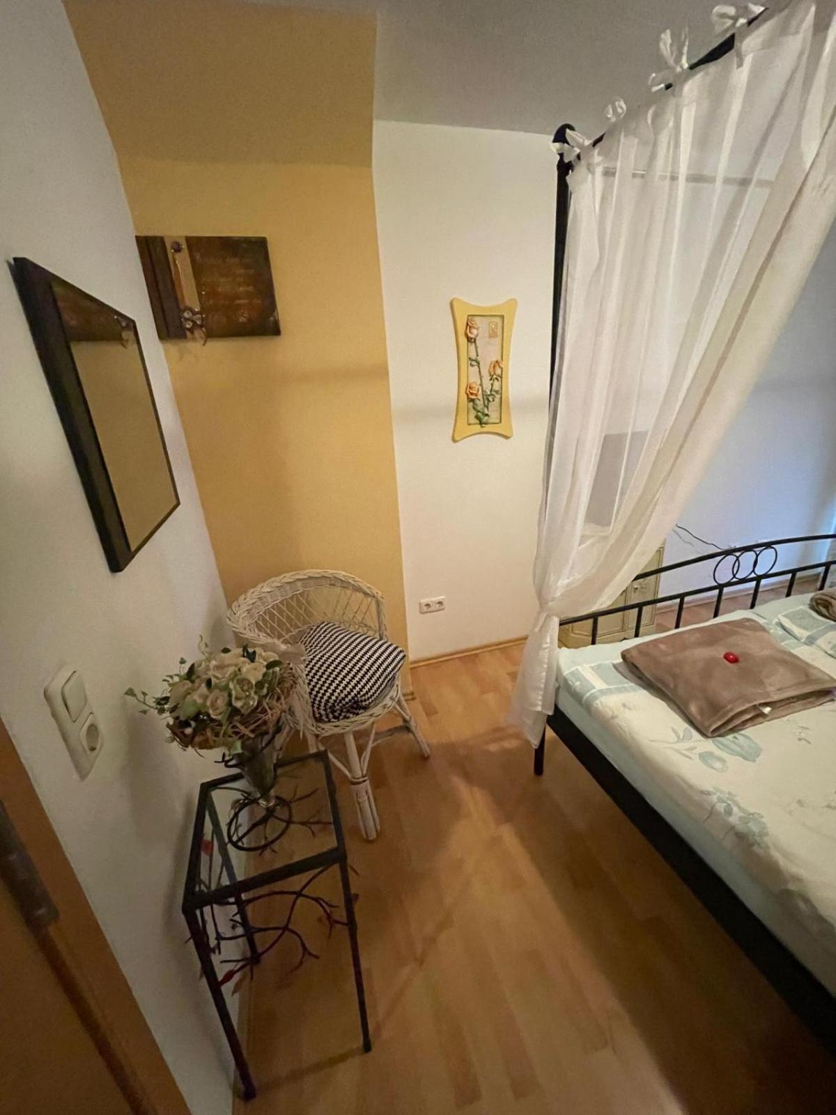 Schoene Ferienwohnung In Bahnhofsnaehe Fuer Urlaub, Studium Oder Arbeit Deggendorf Buitenkant foto