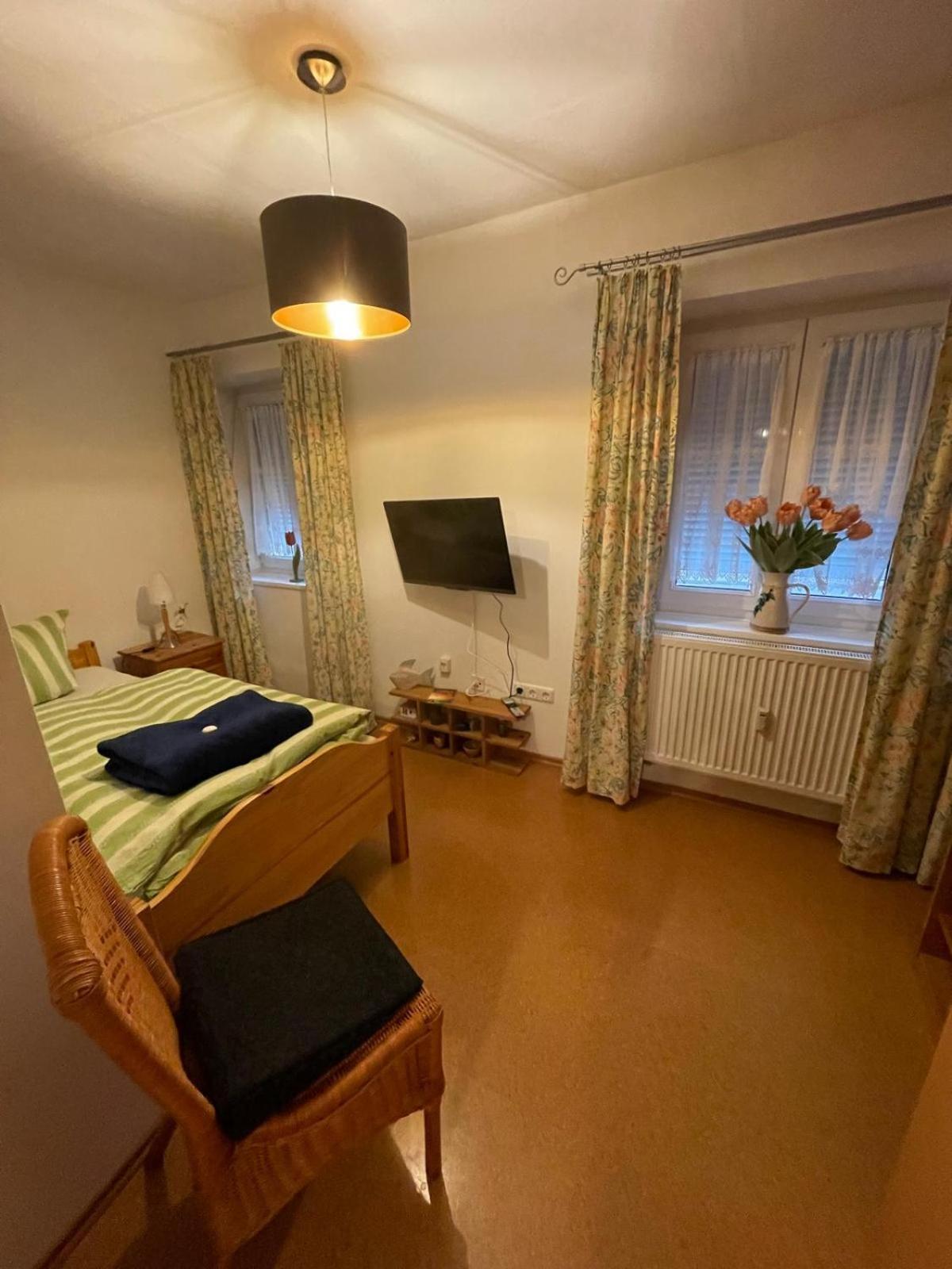 Schoene Ferienwohnung In Bahnhofsnaehe Fuer Urlaub, Studium Oder Arbeit Deggendorf Buitenkant foto