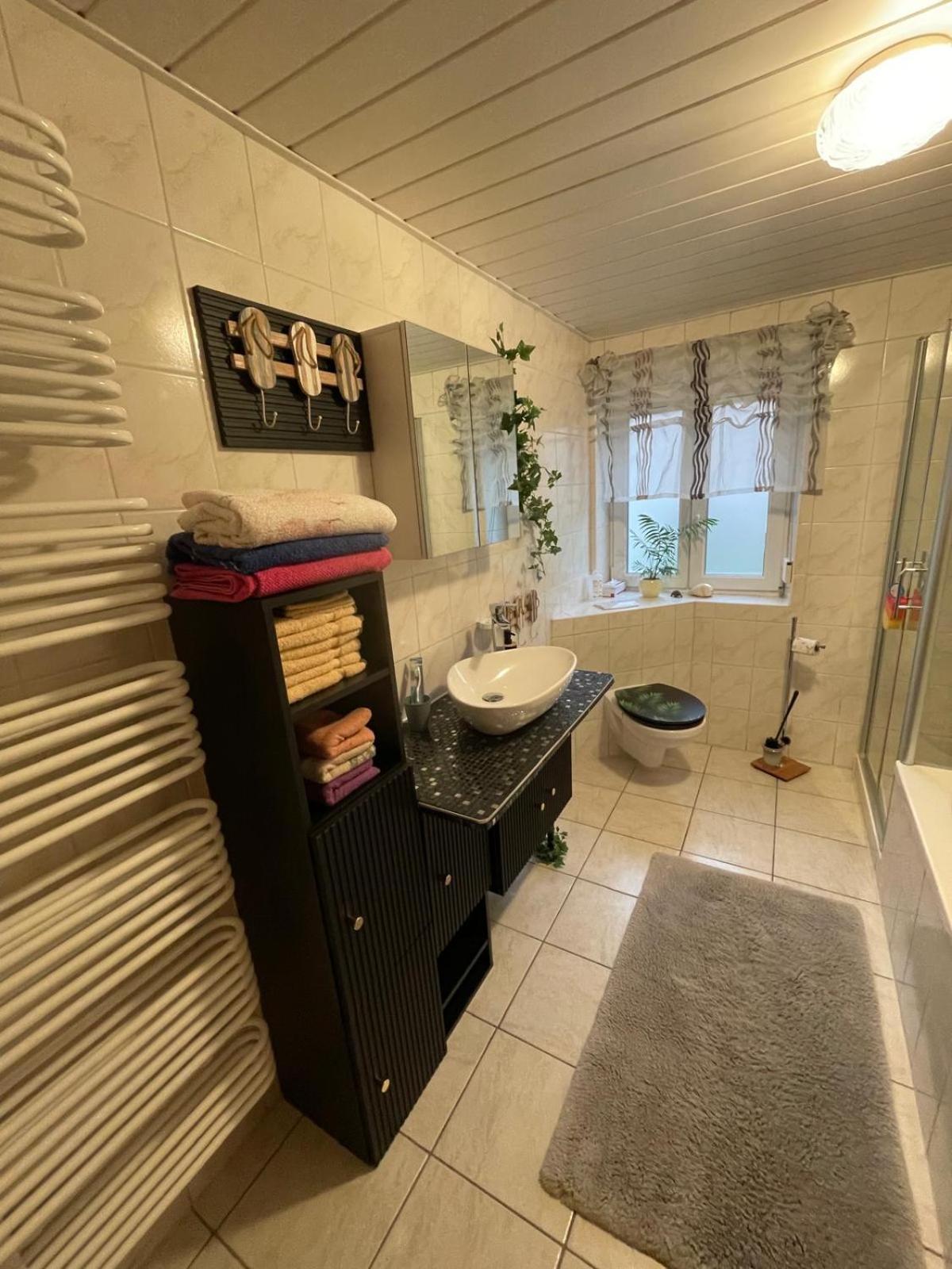 Schoene Ferienwohnung In Bahnhofsnaehe Fuer Urlaub, Studium Oder Arbeit Deggendorf Buitenkant foto