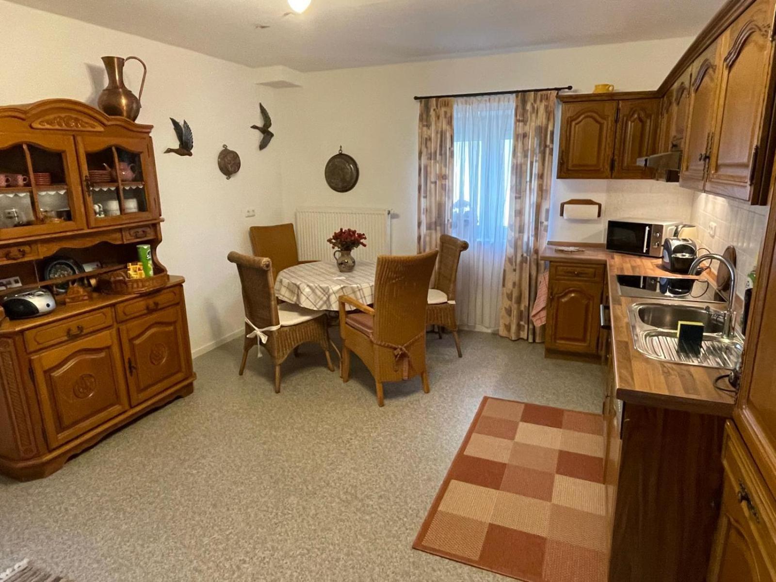 Schoene Ferienwohnung In Bahnhofsnaehe Fuer Urlaub, Studium Oder Arbeit Deggendorf Buitenkant foto