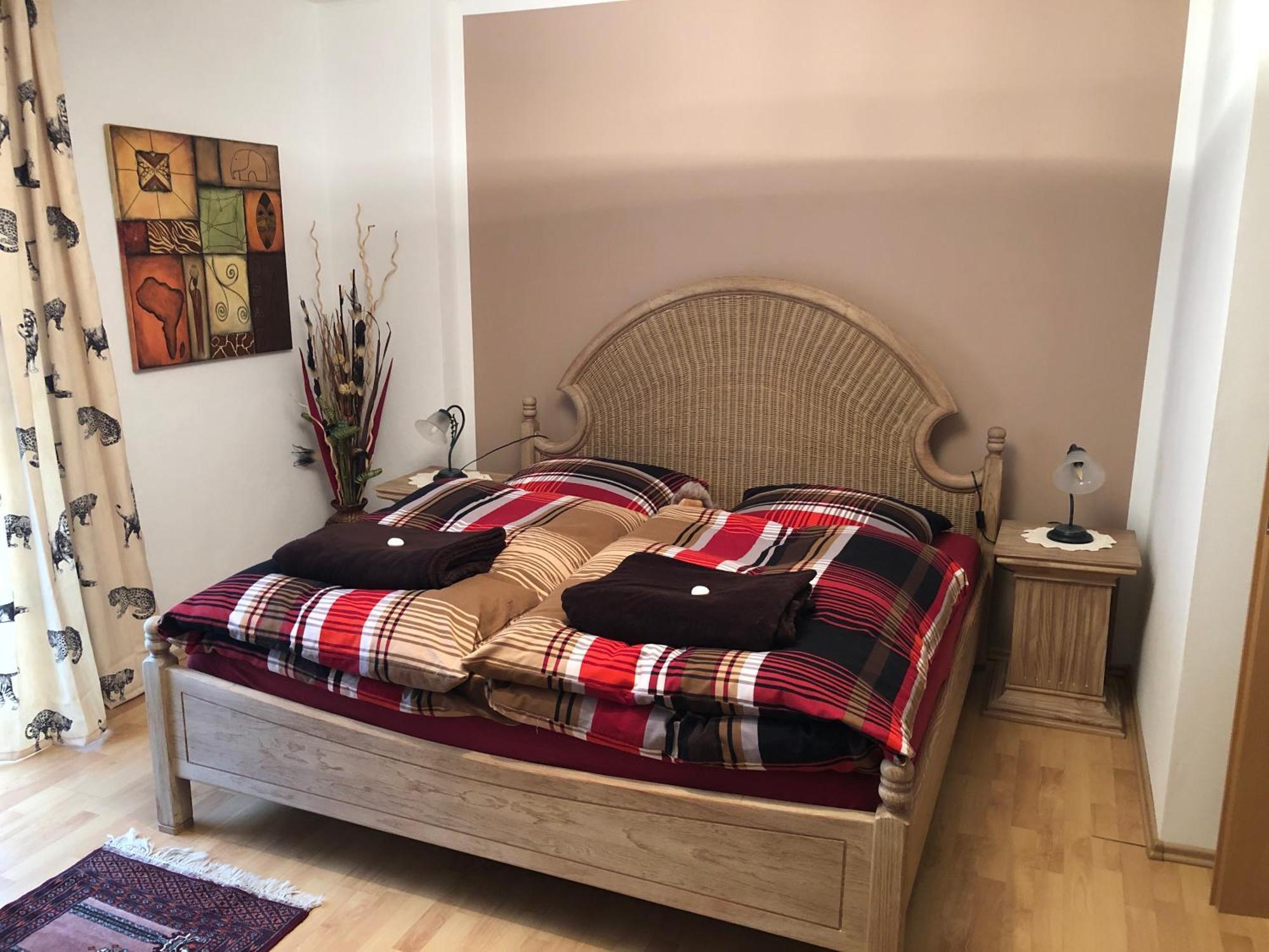 Schoene Ferienwohnung In Bahnhofsnaehe Fuer Urlaub, Studium Oder Arbeit Deggendorf Buitenkant foto